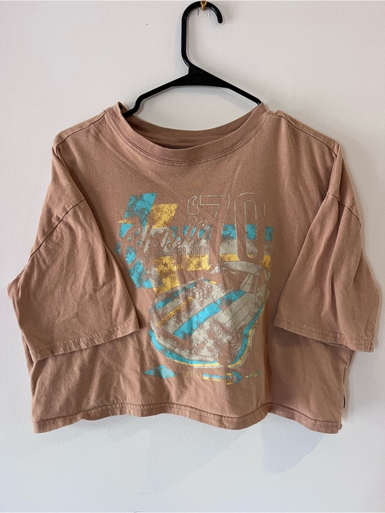 Five Star Tops - Cropped Brown Graphic Tee with Metallic Print